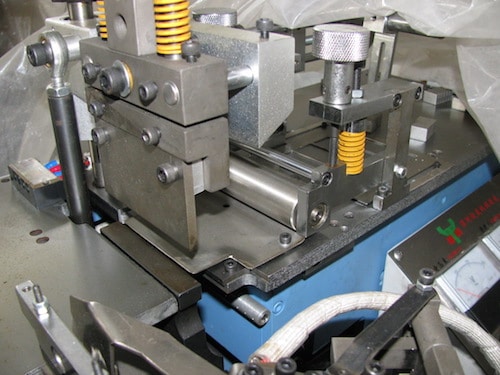 ultrasonic label cutter